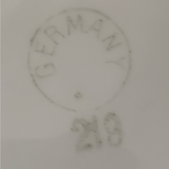 Vintage Germany Hand-Painted
Yellow Roses Serving Bowl - Picture 6 of 15